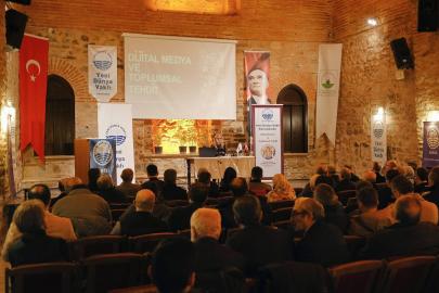 Yeni Dünya Vakfı Bursa Şubesi’nden “Dijital Medya ve Toplumsal Tehdit” Konferansı