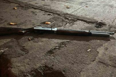 Yılbaşını kutlamak için evlerin bulunduğu sokakta havaya ateş açan şahıs yaptığıyla hayrete düşürdü