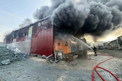 Yıllarca verdiği emekler alev alev yanan esnaf, ’ciğerimiz yandı’ diyerek duygularını dile getirdi