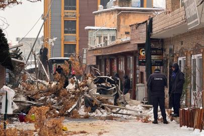 Yoğun kar yağışı Suruç’taki sanat sokağında çökmeye neden oldu