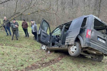 Yoldan çıkan araç 60 metrelik uçuruma yuvarlandı: 1 ölü, 2 yaralı