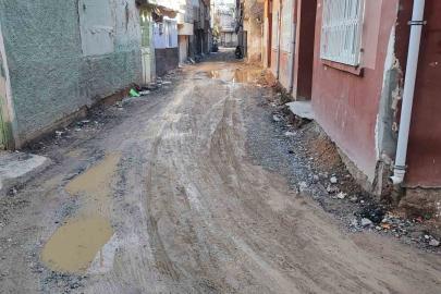 Yollar köstebek yuvasına döndü, mahalleli isyan etti