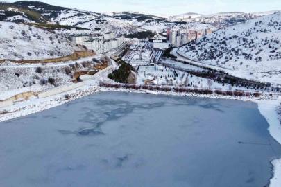 Yozgat’ta kar yağışının ardından soğuk hava etkili oldu, göletler dondu