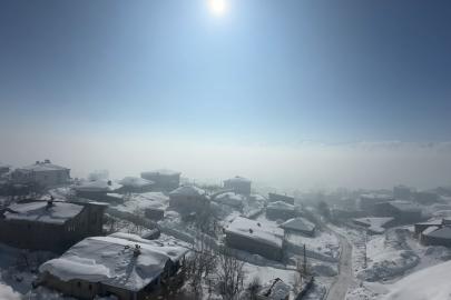 Yüksekova’da buz sarkıtları 3 metreyi aştı