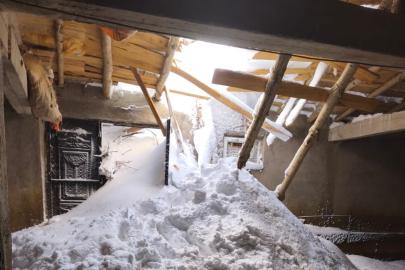 Yüksekova’da çığ yaraları sarılıyor: