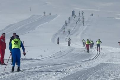 Yüksekova’da "Kayaklı Koşu Barış ve Kardeşlik 1. Etap yarışması" heyecanı