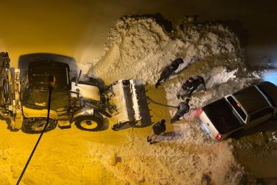 Yüksekova’da kurtarma operasyonu: İnsan gücü yetmeyince belediye yetişti