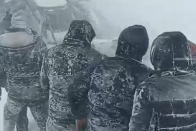 Yüksekova’da taziyeye gidenler fırtınaya yakalandı