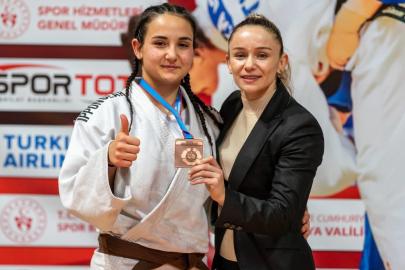 Yunusemreli Kevser’den milli takıma uzanan bronz