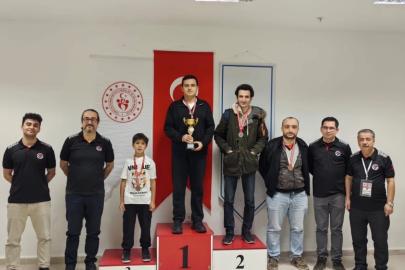 Yunusemreli satranççı Enes Kaya’dan Eskişehir’de namağlup şampiyonluk