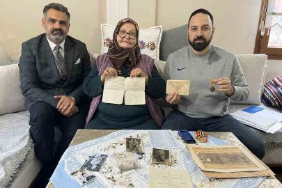 Yüzünü görüp, sesini duymadığı şehit babasının kendisi için yazdığı 75 yıllık mektubu yıllardır saklıyor