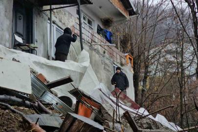 Zonguldak’ta korkutan heyelan: 8 kişilik aile tahliye edildi