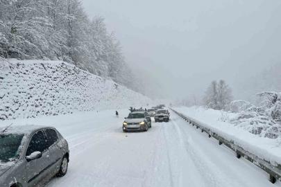 Zonguldak’ta yoğun kar mesaisi, 61 köy yolunda çalışma sürüyor