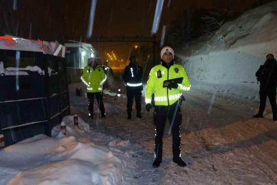 Zorlu kış şartlarına rağmen Tunceli’de yılbaşı güvenliği emniyete emanet