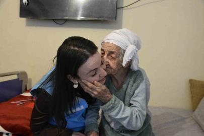 101 yaşındaki hastaya evde özel bakım