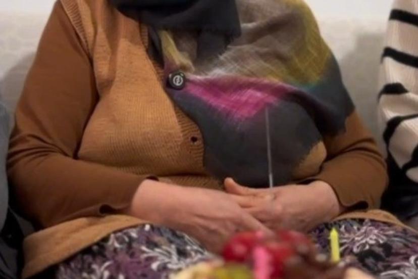 74 yaşında ilk defa doğum günü kutladı