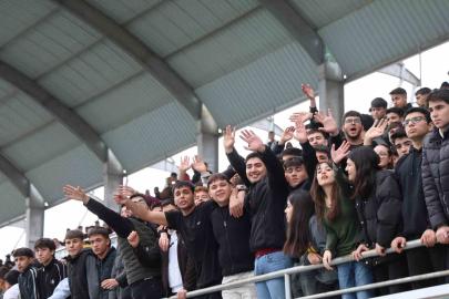 Adana’da liseli gençlerin maç heyecanı çıkan kavgayla yarıda kaldı