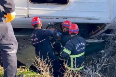 Adana’da öğrenci servisi şarampole devrildi: 2’si ağır 9 yaralı