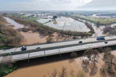 Adımla geçilen nehir taştı