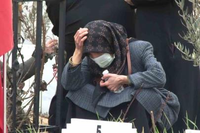 Adıyaman’da deprem şehitliğine duygusal ziyaret