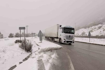 Afyonkarahisar’ın yüksek kesimlerinde kar yağışı etkili oldu
