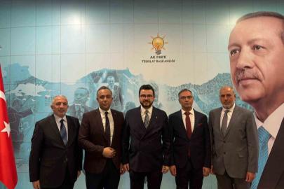 AK Parti’de 3 yeni ilçe başkanı görevi devraldı