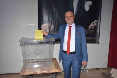 Akhisar’da mevcut başkan 1 oy farkla kazandı