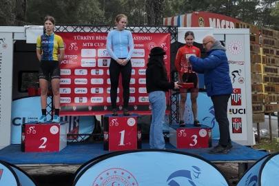 Akhisarlı bisikletçilerden Alanya’da çifte başarı