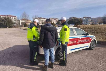 Akrobatik hareketler yapan motosiklet sürücüsüne ceza yağdı
