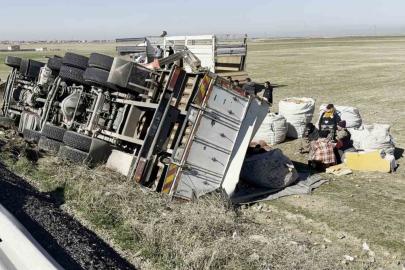 Aksaray’da patates yüklü kamyon şarampole devrildi: 1 yaralı