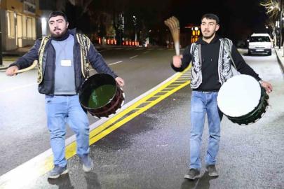 Aksaray’da Ramazan davulcuları hafif kar yağışı altında sahur mesaisine başladı