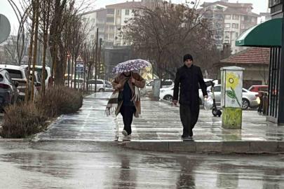 Aksaray’da rüzgar ve şiddetli yağmur etkili oluyor