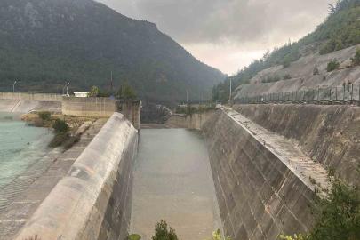 Alanya Dim Barajı’nda  su seviyesi yükseldi bölgeye yakın bazı evlerin tedbir amaçlı boşaltılması istendi