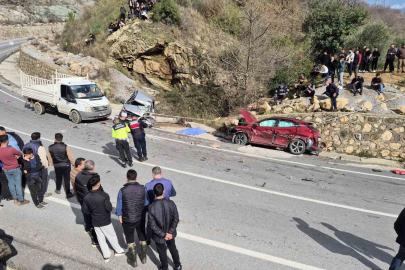 Alanya’da 3 araçlı zincirleme kaza: 1 ölü, 3 yaralı