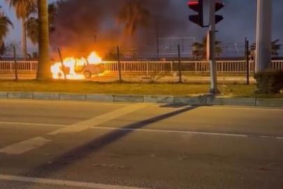 Alanya’da çarpışan araba alev topuna döndü