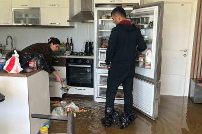 Alanya’da debi yükseldi, çay kenarındaki işletmeler sele kapıldı