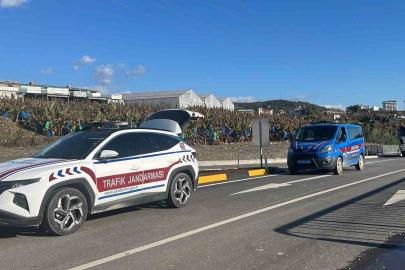 Alanya’da SUV araç ile otomobil çarpıştı: 3 yaralı