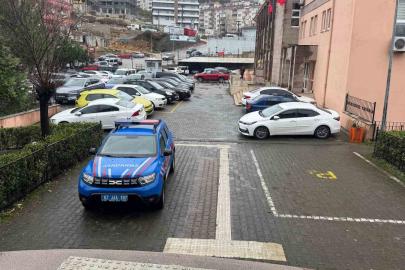 Alaplı’da bir araçta 200 bin adet boş makaron yakalandı