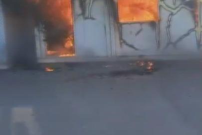 Alevlere teslim olan boş konteyner kullanılamaz hale geldi