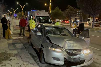 Alkollü sürücü önündeki araca çarptı: 6 yaralı