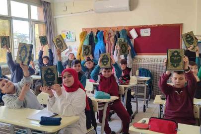 Anamur’da öğrencilere Kur’an-ı Kerim hediye edildi