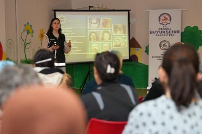 Annelere bağımlılıkla mücadele ve afet bilinci semineri verildi