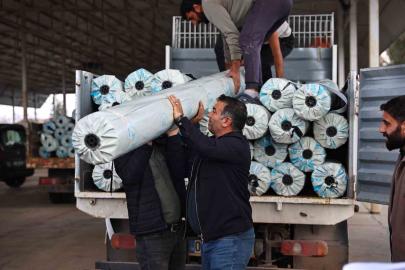 Antalya Büyükşehir’den hortum ve yağıştan zarar gören çiftçilere destek