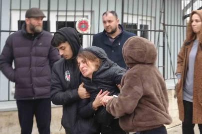 Antalya’da 10 kişinin ölümüyle sonuçlanan kazada acı Adli Tıp Kurumu önüne taşındı