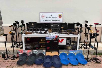 Antalya’da tarihi eser operasyonu: Milyonluk çok sayıda dedektör ve tarihi sikke ele geçirildi