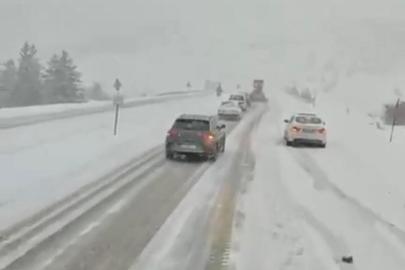 Antalya’nın bin 825 rakımlı Alacabel mevkiinde kar yağışı başladı