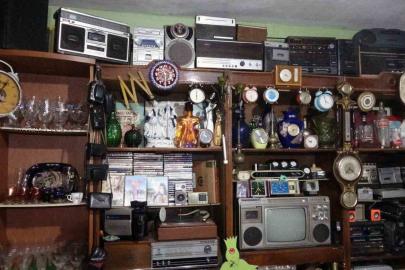 Antika tutkusu ile bodrum katını müzeye çevirdi