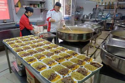 Araban’da 6 Şubat depremlerinde hayatını kaybedenler için 450 aileye et döner dağıtıldı