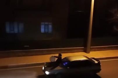 Aracın üzerine çıkan davulcu mahalleliyi sahura böyle uyandırdı