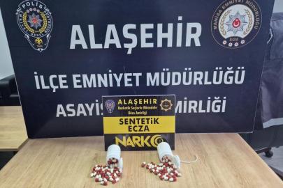 Aracında sentetik haplarla yakalanan genç tutuklandı